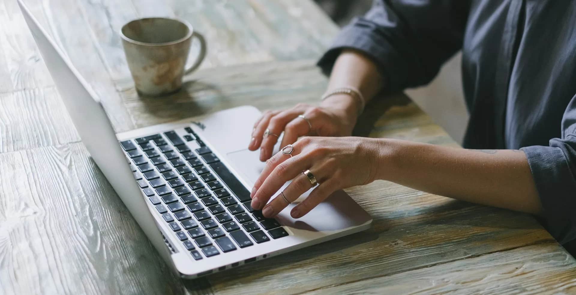 Equipo de Adjudica Licitaciones disponible para atenderte